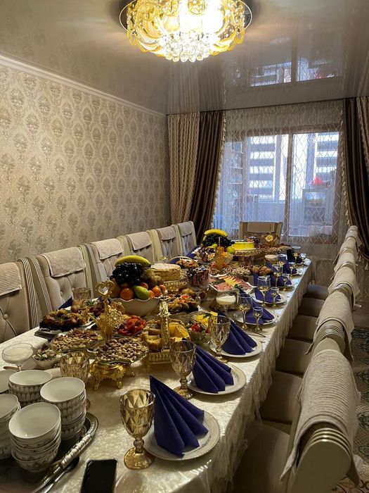 Стол со стульями