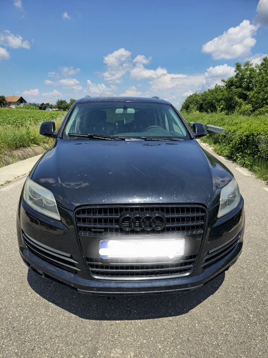 Vând Audi Q7  3.0