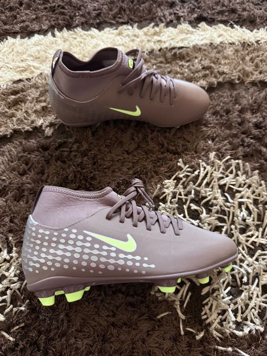 ghete de fotbal Nike pentru copii
