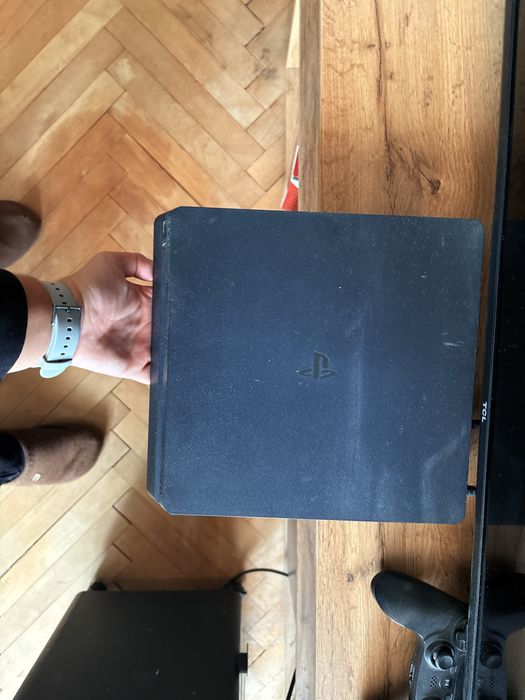 Playstation 4 slim + 5 игри