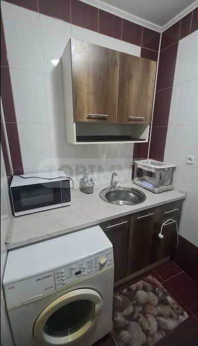 Двуетажна къща под наем близо до Катедралата