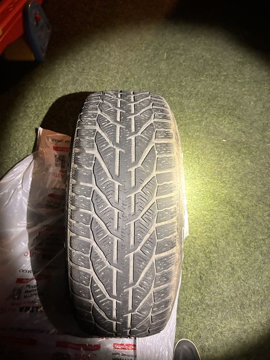 продам шины зимний размер 225/60 R17