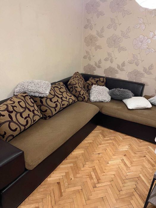 Продавам диван за хол