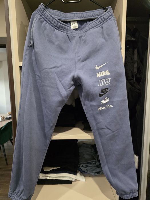 Анцуг NIKE  по договаряне