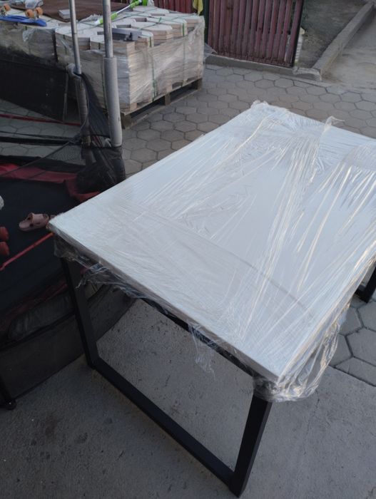 Продам стол новый