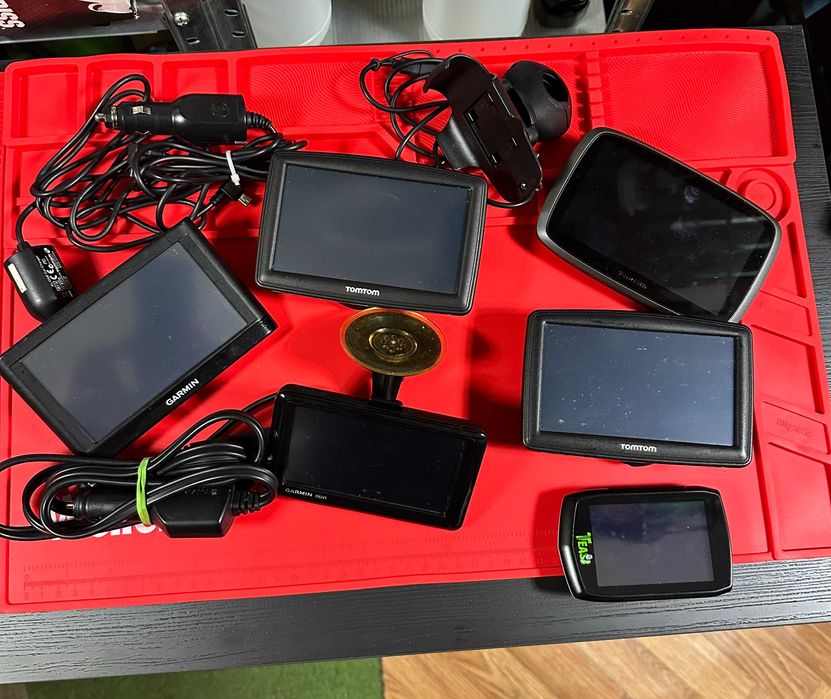НАВИГАЦИЙ Tom-Tom и Garmin