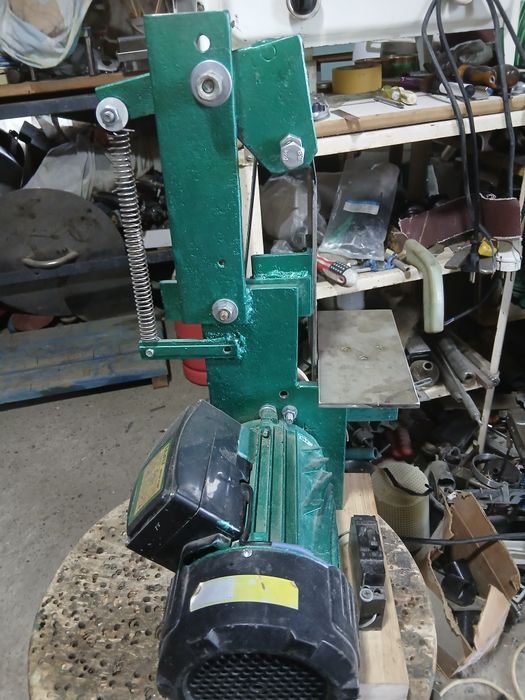 Гриндэр шлифавать точить уневерсальный мотор 0,75 к,ват 3000 об,мин