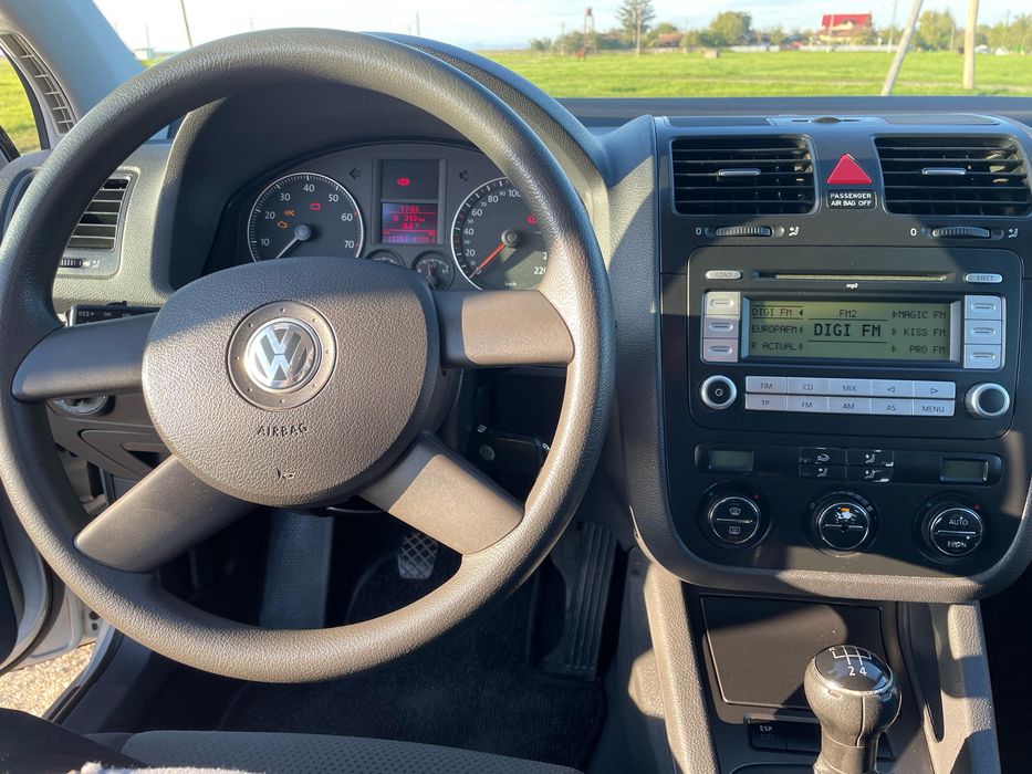 Volkwagen Golf V 1.4 FSI