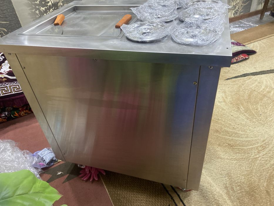 Muzqaymoq apparat (Ice roll machine) Ice roll yasaydigon apparqt. Yang