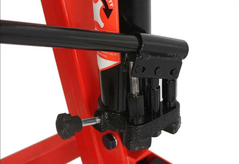 НЕМСКИ Кран за двигател 2 тона жираф