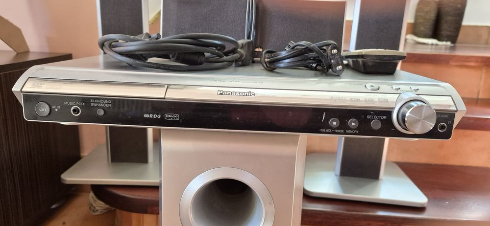 Home Cinema Panasonic SC-HT990 – sistem 5.1, 1000W, DVD, subwoofer