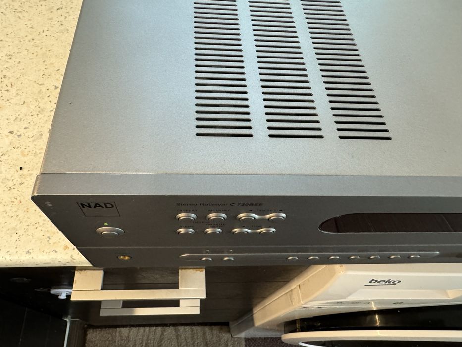 Nad C-720BEE качествен стерео ресивър