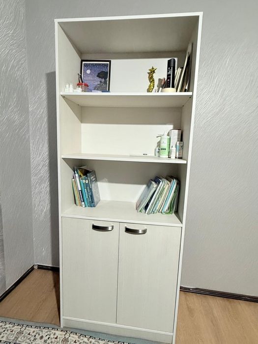Срочно продам книжный шкаф