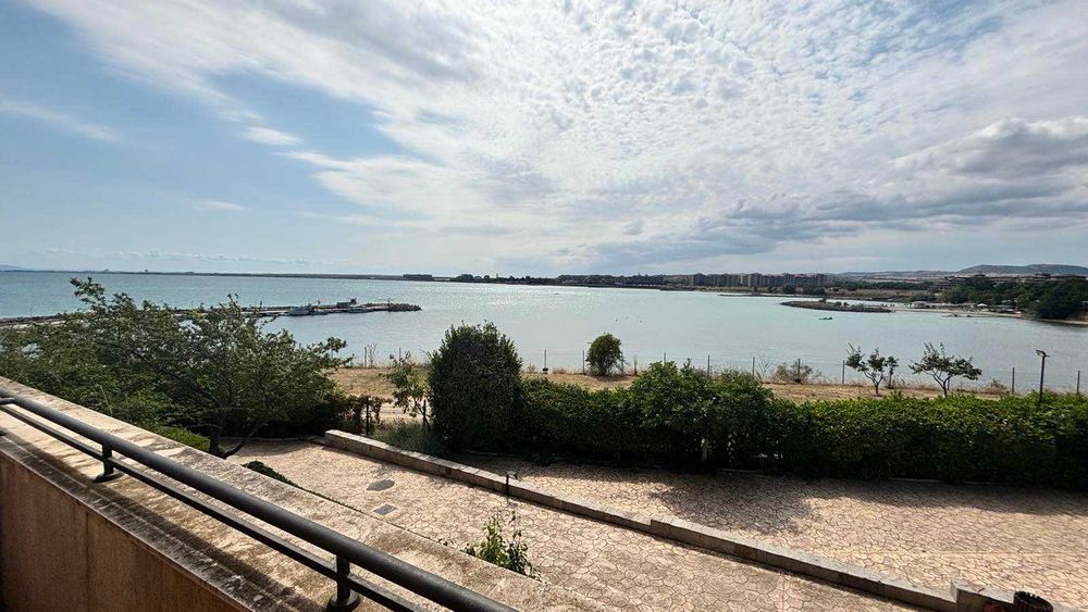 Тристаен апартамент с директна гледка море в к-с Марина Кейп, Ахелой