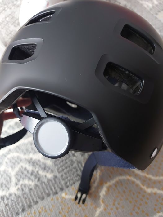 Ролкови кънки и каска