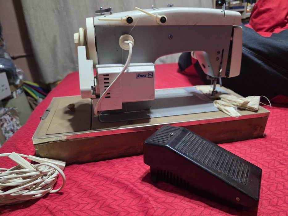 Masina de cusut Veritas