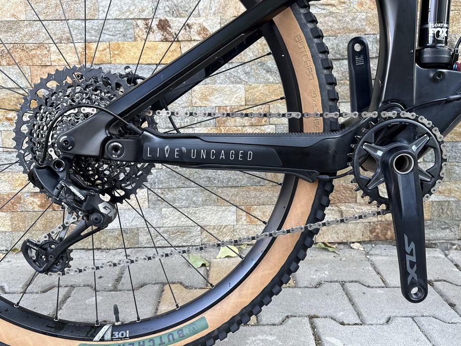 YT Industries Izzo CF Core 3 29"