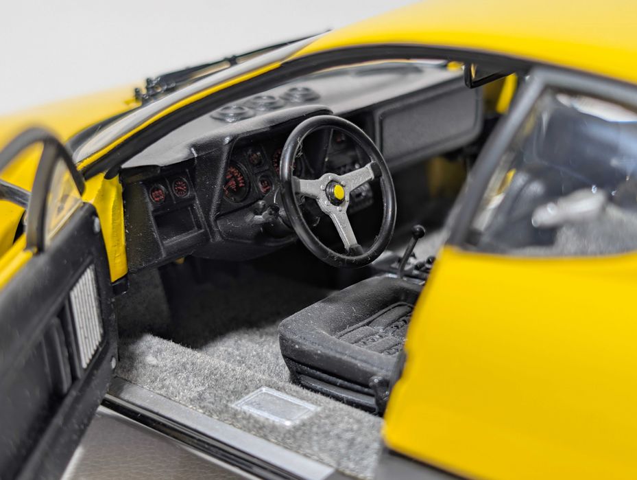 Macheta Kyosho 1:18, Ferrari 365 GT4