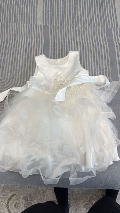 Белое красивое платье