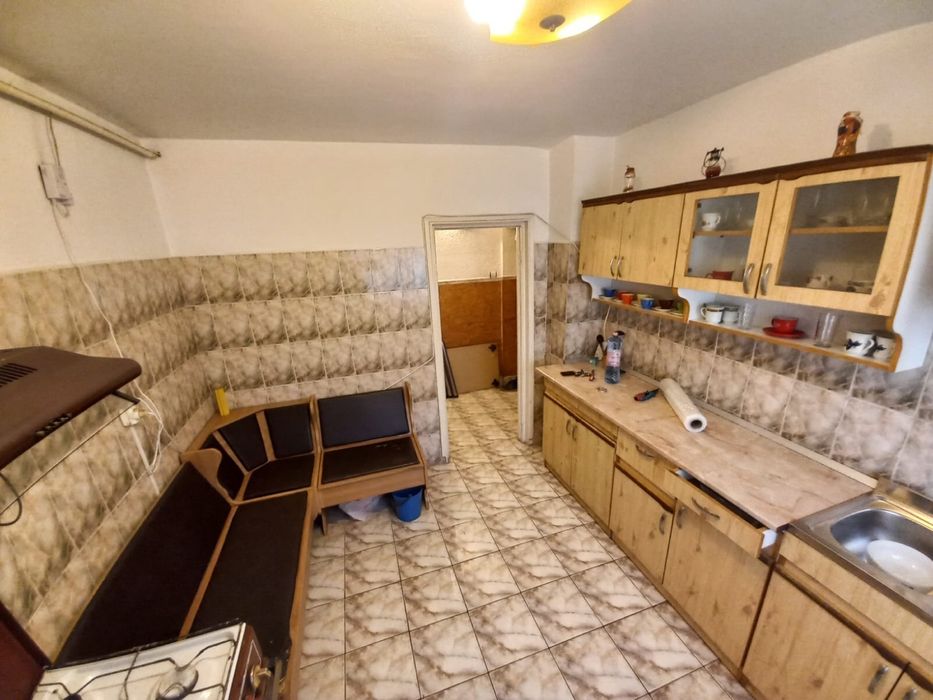 Vand apartament 2 camere semidecomandat