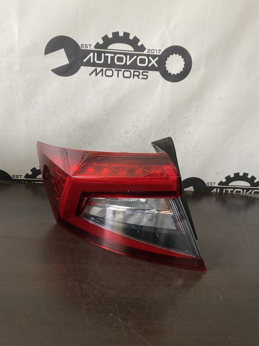 Stop stanga bec si led pe aripa Skoda Karoq generatia 1