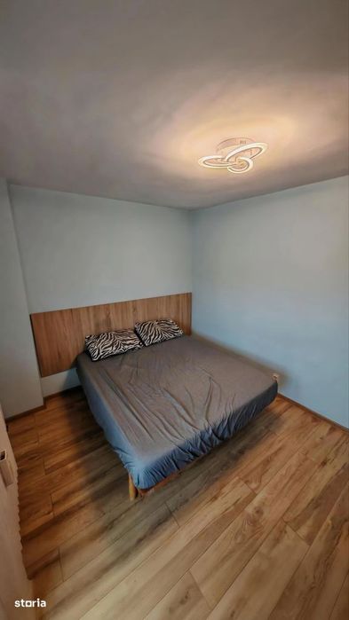 Apartament 3 camere – Central, Zăvoi | Renovat | Vedere panoramică