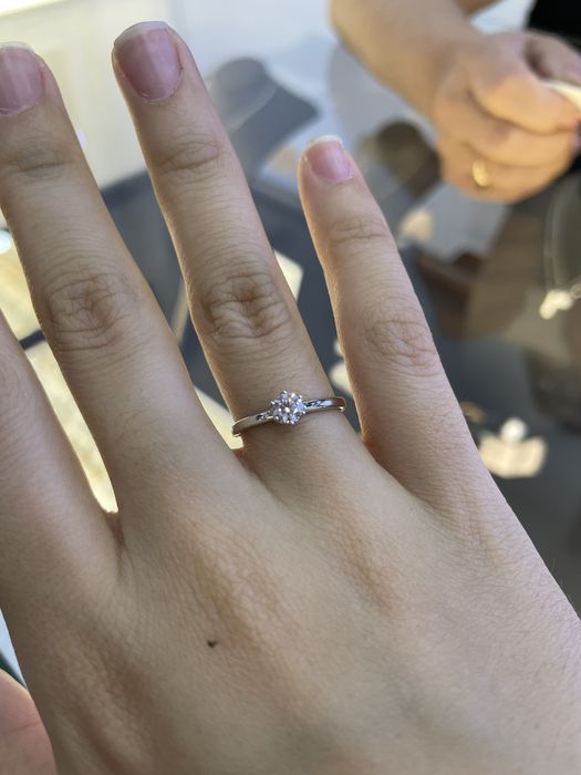 Продам бриллиантовое кольцо