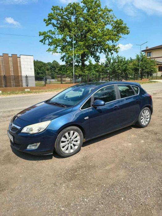 Opel Astra J || 1.7cdti 2010