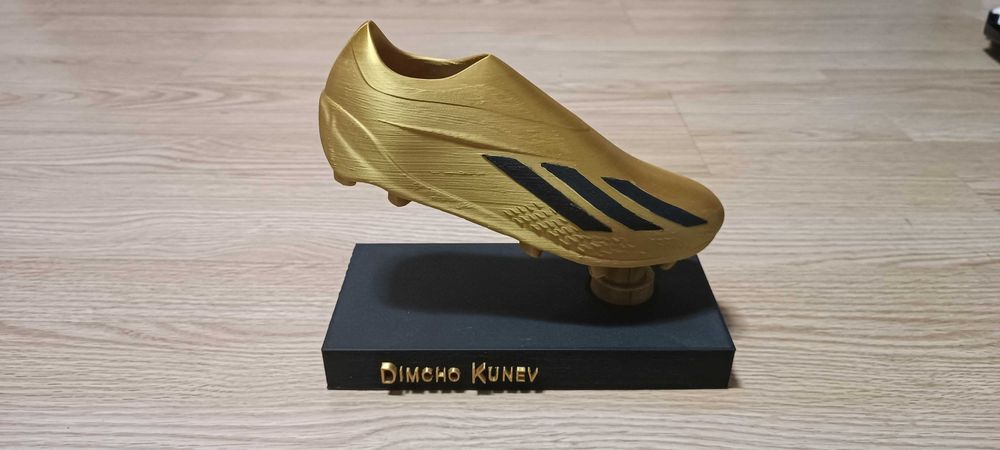 Златната обувка в реален размер