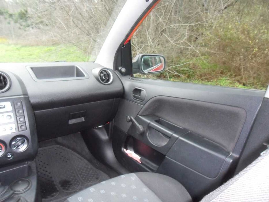 Ford Fiesta 1.3i 2005g. Първи собственик