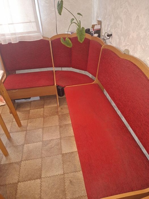 Продам угловой диван для кухни