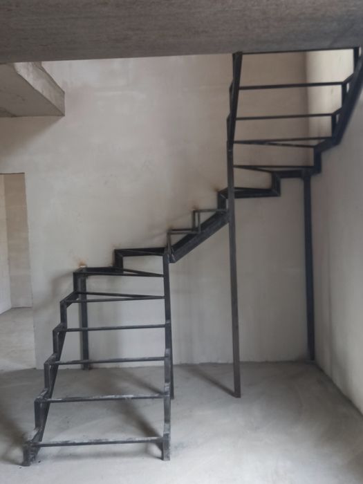 Сварщик Лестницы Астана.