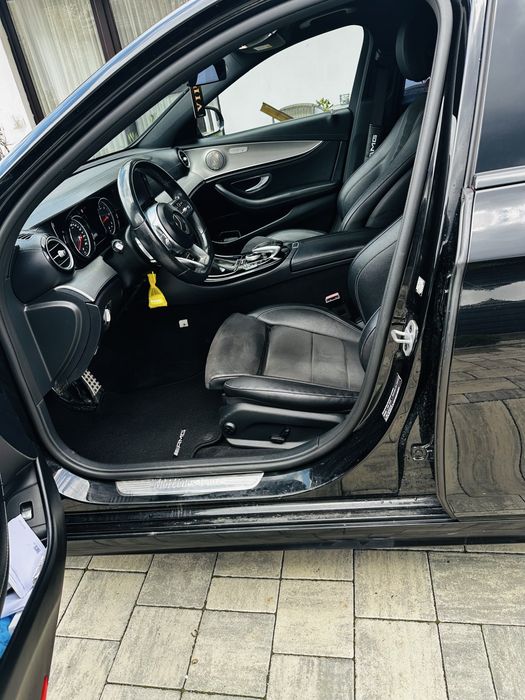 Mercedes E220d AMG 194CP  09/2018 Pachet AMG Interior/Exterior | 360° | Multiple Dotări | Întreținut Impecabil