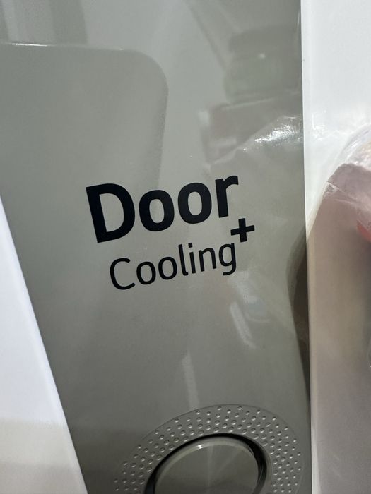 Хладилник LG с горен фризер