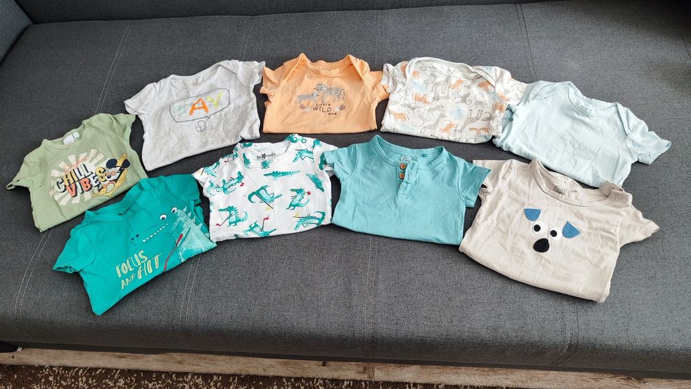 Lot 9 body- uri cu mâneca scurtã , mãrimea 80