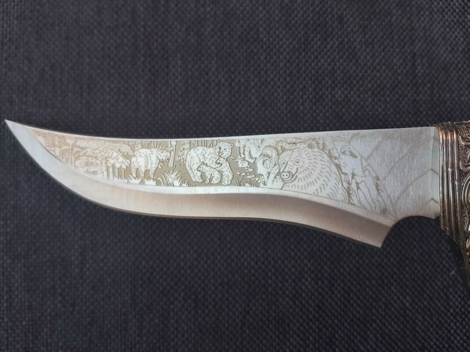 Колекционерски ловен нож с поставка-два модела