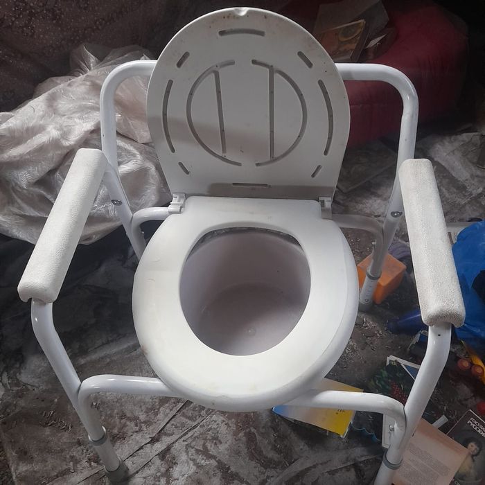 Продам 2 кресла туалета