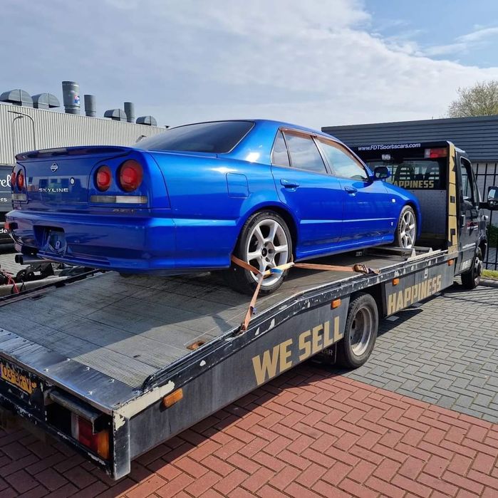 Пътна помощ, самосвал с кран.