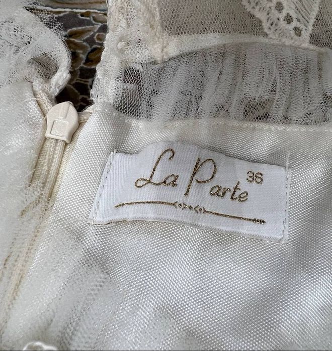 Oq gulli ayollar ko‘ylagi – bayram, nikoh yoki maxsus tadbirlar uchun