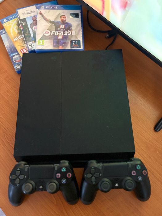 Продам PlayStation 4