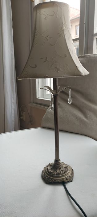 2 броя настолни лампи
