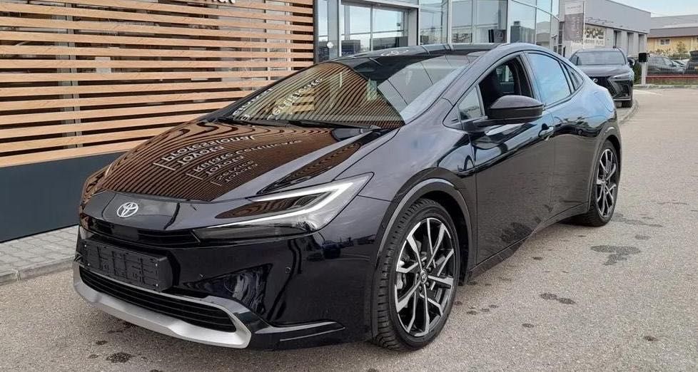 Toyota Prius 2.0 FWD PHEV Exclusive
Toyota Prius 2.0 FWD PHEVExclusive