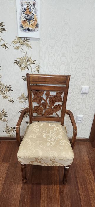 Продам стулья деревяные для гостиной