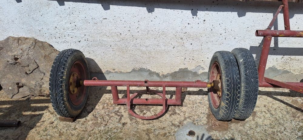 Каруца с гумени колела