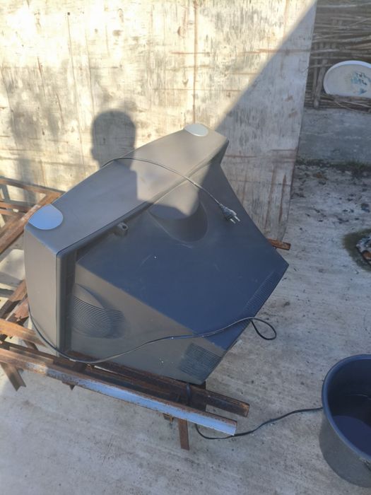 Телевизор старый