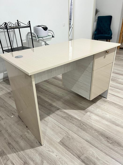 Продается стол для маникюра или для учебы