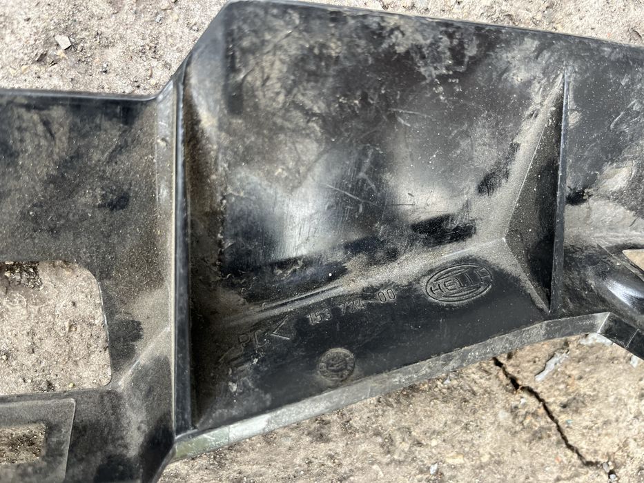 Крепления фар и ресничек на BMW E-39.