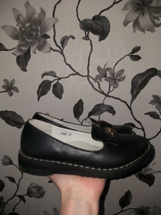 Продам б/у туфельки