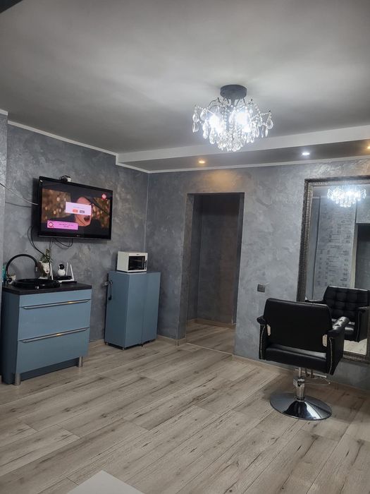 Inchiriez loc coafor galati