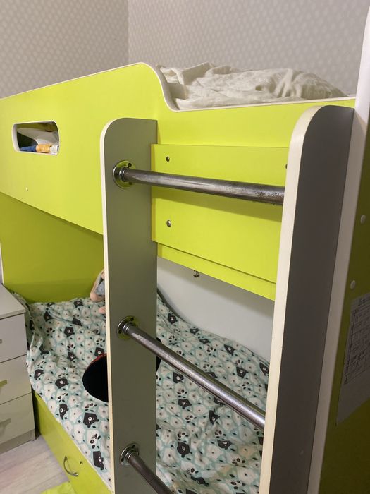 Двухьярусная кровать